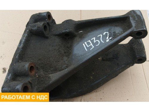 Кронштейн реактивной тяги правый